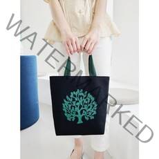 [채우다 상점] 세련된 디자인 럭키트리 블랙 손가방 가벼운 가방 에코백 보조가방 외출가방 데일리 가방 에코가방 스타벅스 가방